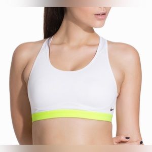 Nike Pro Fierce Sports Bra